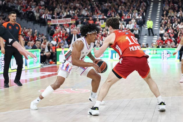 Jared Rhoden Paris Basketball, 08 with Justinian Jessup FC Bayern Basketball, 10 , GER, FC Bayern Basketball vs Paris Basketball, Basketball, Euroleague, Matchday 26, Season 2025 2026, 03 02 2026, GER, FC Bayern Basketball vs Paris Basketball, Basketball, Euroleague, Matchday 26, Season 2025 2026, 03 02 2026 Munich Copyright: xEibner-Pressefoto JennixMaulx EP_JML