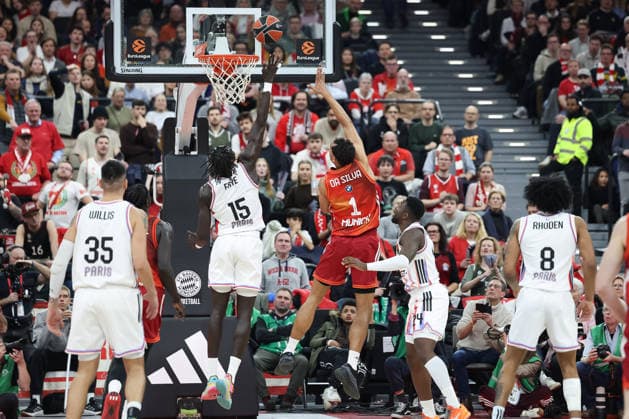 Oscar da Silva FC Bayern Basketball, 01 with ball at the basket, with Mouhamed Faye Paris Basketball, 15 and Yakuba Ouattara Paris Basketball, 24 , with Jared Rhoden Paris Basketball, 08 , GER, FC Bayern Basketball vs Paris Basketball, Basketball, Euroleague, Matchday 26, Season 2025 2026, 03 02 2026, GER, FC Bayern Basketball vs Paris Basketball, Basketball, Euroleague, Matchday 26, Season 2025 2026, 03 02 2026 Munich Copyright: xEibner-Pressefoto JennixMaulx EP_JML