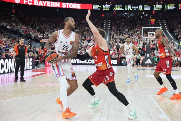 Amath MBaye Paris Basketball, 22 with Andreas Obst FC Bayern Basketball, 13 and Isiaha Mike FC Bayern Basketball, 22 , with Jeremy Morgan Paris Basketball, 20 , GER, FC Bayern Basketball vs Paris Basketball, Basketball, Euroleague, Matchday 26, 2025 2026 season, 03 02 2026, GER, FC Bayern Basketball vs Paris Basketball, Basketball, Euroleague, Matchday 26, 2025 2026 season, 03 02 2026 Munich Copyright: xEibner-Pressefoto JennixMaulx EP_JML
