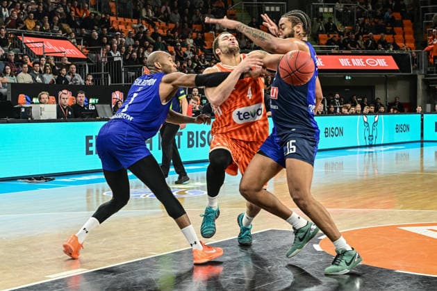BKT Euro Cup Ratiopharm Ulm vs Buducnost VOLI Podgorica, Ratiopharm Arena Ulm 03 02 2026 Christopher Ledlum ratiopharm Ulm, 4 vs Rasheed Sulaimon Buducnost VOLI Podgorica, 1 and Juwan Morgan Buducnost VOLI Podgorica, 15 Ulm 03 02 2026 17 Matchday BKT EuroCup, Ratiopharm Ulm vs Buducnost VOLI Podgorica, Ratiopharm Arena Ulm Copyright: xBEAUTIFULxSPORTS Märklx