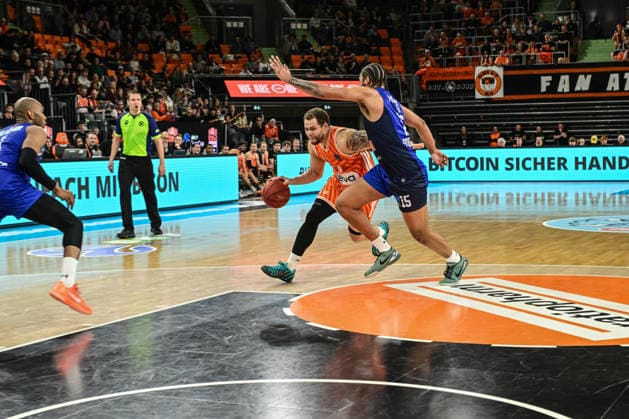 BKT Euro Cup Ratiopharm Ulm vs Buducnost VOLI Podgorica, Ratiopharm Arena Ulm 03 02 2026 Christopher Ledlum ratiopharm Ulm, 4 vs Juwan Morgan Buducnost VOLI Podgorica, 15 t Ulm 03 02 2026 17 Matchday BKT EuroCup, Ratiopharm Ulm vs Buducnost VOLI Podgorica, Ratiopharm Arena Ulm Copyright: xBEAUTIFULxSPORTS Märklx