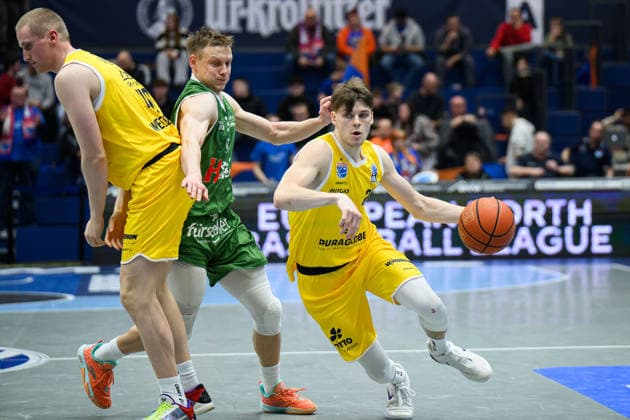 Collin Welp MBC, 40 , Vitaliy Zotov Kapfenberg, 45 , Perttu Blomgren MBC, 20 , Syntainics MBC vs Hefte Helfen Bulls Kapfenberg, European North Basketball League 2025 26, Germany, Austria, 03 02 2026 Foto Schulz Weissenfels Stadthalle Sachsen Anhalt Germany