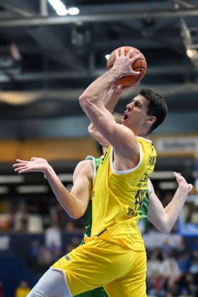 Jure Planinic MBC, 44 , Alex Gross Kapfenberg, 23 , Syntainics MBC vs Hefte Helfen Bulls Kapfenberg, European North Basketball League 2025 26, Germany, Austria, 03 02 2026 Foto Schulz Weissenfels Stadthalle Sachsen Anhalt Germany