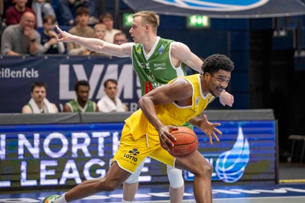 European North Basketball League, ENBL, 2025 2026 Syntainics MBC vs Hefte Helfen Bulls Kapfenberg Weissenfels, Germany 03 February 2026 In the picture from left Vitalii Zotov Kapfenberg and Marcus Foster Weissenfels Weissenfels Stadthalle Weissenfels Sachsen Anhalt Germany