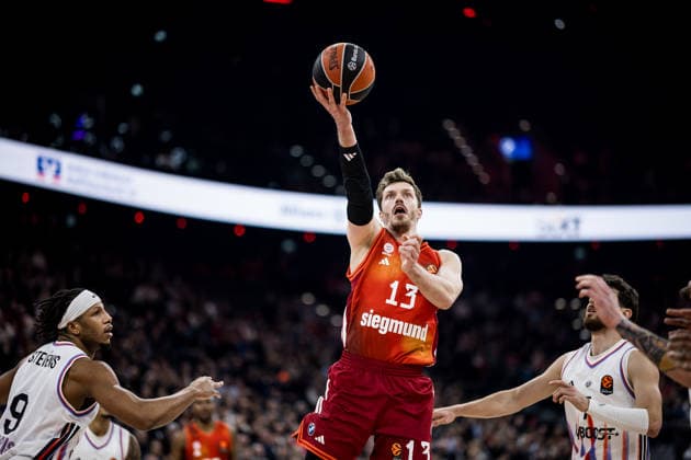 MUNICH, GERMANY - FEBRUARY 04: Lamar Stevens (Paris Basketball, 9), Andreas Andi Obst (FC Bayern Muenchen, 13) shoots the ball, Sebastian Herrera (Paris Basketball, 7) during the Turkish Airlines EuroLeague match between FC Bayern Muenchen vs. Paris Basketball at SAP Garden on round 26 of Turkish Airlines EuroLeague on February 04, 2026 in Munich, Germany. Bavaria Germany Copyright: xSteffiexWunderlx