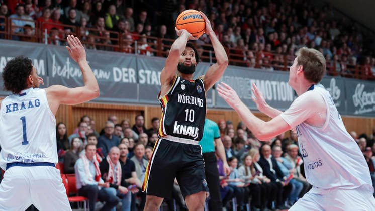 In the picture Davion Mintz Wuerzburg Baskets, 10 with the three-pointer 03 02 2026, Fitness First Wuerzburg Baskets vs Joventut Badalona, Basketball Champions League, Round of 16, Group K, Matchday 3, Germany, 97072, tectake Arena Wuerzburg, Copyright: HMBxMedia xJulienxBecker