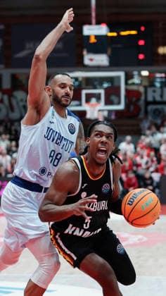 In the picture from left Adam Hanga Joventut Badalona, 88 against Marcus Carr Wuerzburg Baskets, 5 03 02 2026, Fitness First Wuerzburg Baskets vs Joventut Badalona, Basketball Champions League, Round of 16, Group K, Matchday 3, Germany, 97072, tectake Arena Wuerzburg, Copyright: HMBxMedia xJulienxBecker