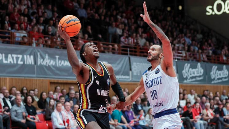 In the picture from left Marcus Carr Wuerzburg Baskets, 5 against Adam Hanga Joventut Badalona, 88 03 02 2026, Fitness First Wuerzburg Baskets vs Joventut Badalona, Basketball Champions League, Round of 16, Group K, Matchday 3, Germany, 97072, tectake Arena Wuerzburg, Copyright: HMBxMedia xJulienxBecker