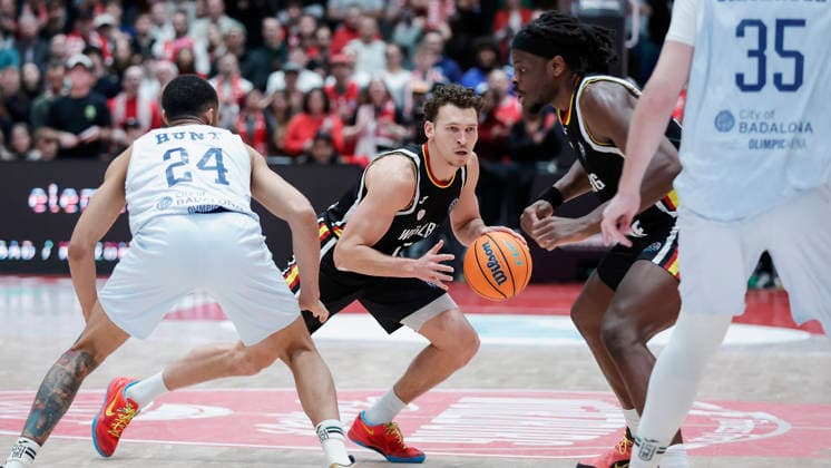 In the picture from left Cameron Hunt Joventut Badalona, 24 , Brae Ivey Wuerzburg Baskets, 11 and Charles Thompson Wuerzburg Baskets, 32 03 02 2026, Fitness First Wuerzburg Baskets vs Joventut Badalona, Basketball Champions League, Round of 16, Group K, Matchday 3, Germany, 97072, tectake Arena Wuerzburg, Copyright: HMBxMedia xJulienxBecker