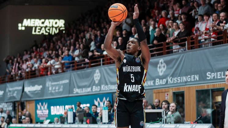 In the picture Marcus Carr Wuerzburg Baskets, 5 with the three-pointer 03 02 2026, Fitness First Wuerzburg Baskets vs Joventut Badalona, Basketball Champions League, Round of 16, Group K, Matchday 3, Germany, 97072, tectake Arena Wuerzburg, Copyright: HMBxMedia xJulienxBecker