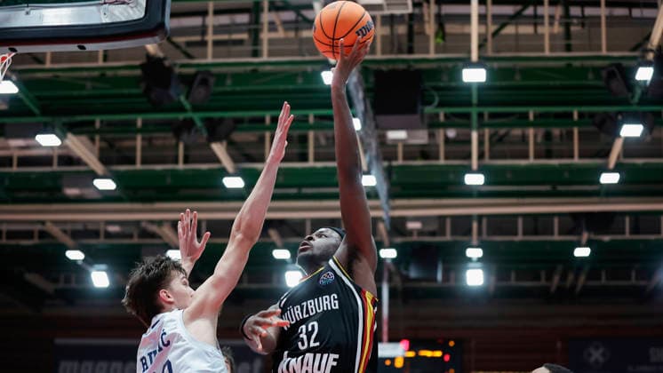 In the picture from left Michael Ruzic Joventut Badalona, 23 against Charles Thompson Wuerzburg Baskets, 32 03 02 2026, Fitness First Wuerzburg Baskets vs Joventut Badalona, Basketball Champions League, Round of 16, Group K, Matchday 3, Germany, 97072, tectake Arena Wuerzburg, Copyright: HMBxMedia xJulienxBecker