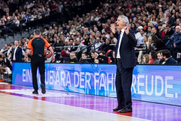 MUNICH, GERMANY - FEBRUARY 04: Svetislav Pesic (Headcoach FC Bayern Muenchen) during the Turkish Airlines EuroLeague match between FC Bayern Muenchen vs. Paris Basketball at SAP Garden on round 26 of Turkish Airlines EuroLeague on February 04, 2026 in Munich, Germany. Bavaria Germany Copyright: xSteffiexWunderlx