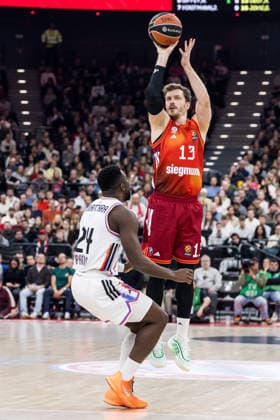 MUNICH, GERMANY - FEBRUARY 04: Andreas Andi Obst (FC Bayern Muenchen, 13) shoots the ball, three pointer during the Turkish Airlines EuroLeague match between FC Bayern Muenchen vs. Paris Basketball at SAP Garden on round 26 of Turkish Airlines EuroLeague on February 04, 2026 in Munich, Germany. Bavaria Germany Copyright: xSteffiexWunderlx