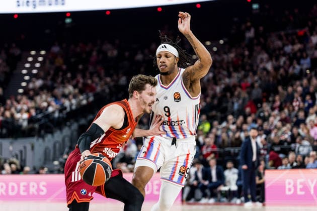 MUNICH, GERMANY - FEBRUARY 04: Andreas Andi Obst (FC Bayern Muenchen, 13) controls the ball against Lamar Stevens (Paris Basketball, 9) during the Turkish Airlines EuroLeague match between FC Bayern Muenchen vs. Paris Basketball at SAP Garden on round 26 of Turkish Airlines EuroLeague on February 04, 2026 in Munich, Germany. Bavaria Germany Copyright: xSteffiexWunderlx