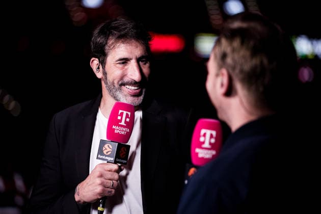 MUNICH, GERMANY - FEBRUARY 04: Alex Mumbru (Head Coach Germany Basketball) at tv interviews during halfting of the Turkish Airlines EuroLeague match between FC Bayern Muenchen vs. Paris Basketball at SAP Garden on round 26 of Turkish Airlines EuroLeague on February 04, 2026 in Munich, Germany. Bavaria Germany Copyright: xSteffiexWunderlx