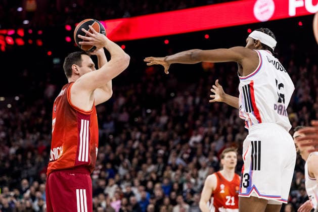 MUNICH, GERMANY - FEBRUARY 04: Johannes Voigtmann (FC Bayern Muenchen, 7) controls the ball against Allan Dokossi (Paris Basketball, 13) during the Turkish Airlines EuroLeague match between FC Bayern Muenchen vs. Paris Basketball at SAP Garden on round 26 of Turkish Airlines EuroLeague on February 04, 2026 in Munich, Germany. Bavaria Germany Copyright: xSteffiexWunderlx