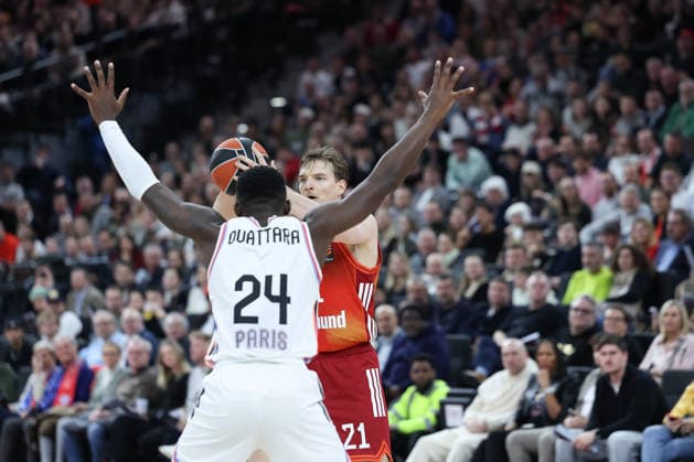 Justuz Hollatz FC Bayern Basketball, 21 with Yakuba Ouattara Paris Basketball, 24 , GER, FC Bayern Basketball vs Paris Basketball, Basketball, Euroleague, Matchday 26, Season 2025 2026, 03 02 2026, GER, FC Bayern Basketball vs Paris Basketball, Basketball, Euroleague, Matchday 26, Season 2025 2026, 03 02 2026 Munich Copyright: xEibner-Pressefoto JennixMaulx EP_JML