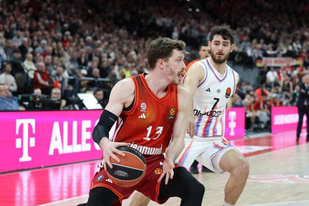 Andreas Obst FC Bayern Basketball, 13 with Sebastian Herrera Paris Basketball, 07 , GER, FC Bayern Basketball vs Paris Basketball, Basketball, Euroleague, Matchday 26, Season 2025 2026, 03 02 2026, GER, FC Bayern Basketball vs Paris Basketball, Basketball, Euroleague, Matchday 26, Season 2025 2026, 03 02 2026 Munich Copyright: xEibner-Pressefoto JennixMaulx EP_JML