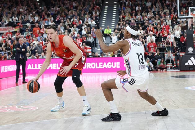 Johannes Voigtmann FC Bayern Basketball, 07 with Allan Dokossi Paris Basketball, 13 , GER, FC Bayern Basketball vs Paris Basketball, Basketball, Euroleague, Matchday 26, Season 2025 2026, 03 02 2026, GER, FC Bayern Basketball vs Paris Basketball, Basketball, Euroleague, Matchday 26, Season 2025 2026, 03 02 2026 Munich Copyright: xEibner-Pressefoto JennixMaulx EP_JML