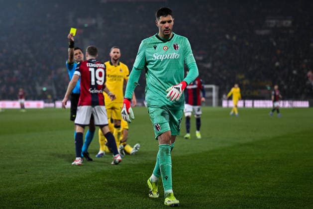 Yellow card for Bologna s Federico Ravaglia during Bologna FC vs AC Milan, Italian soccer Serie A match in Bologna, Italy, February 03 2026  Copyright: xAlessioxMarini IPAxSportx xipa-agency.netx xx IPA_70931877 IPA_Agency_IPA70931877