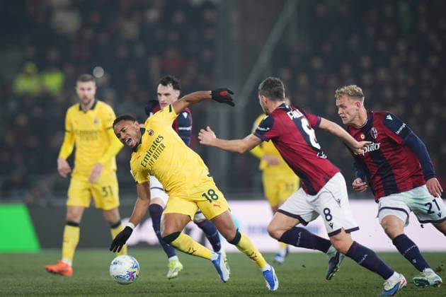 AC Milan s Christopher Nkunku fights for the ball with Bologna s Remo Freuler during the Serie A soccer match between Bologna and Milan at the Renato DallÕAra Stadium in Bologna, north Italy - Tuesday, February 3, 2026 -  Copyright: xMassimoxPaolone LaPressex