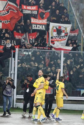 February 3, 2026, Bologna, BOLOGNA: Milan s Adrien Rabiot jubilates with Milan s supporters after scoring the goal during the Italian Serie A soccer match Bologna FC vs AC Milan at Renato Dall Ara stadium in Bologna, Italy, 3 February 2026. ANSA SERENA CAMPANINI Serie A: Bologna-Milan  - ZUMAa110 20260203_zaf_a110_014 Copyright: xSerenaxCampaninix