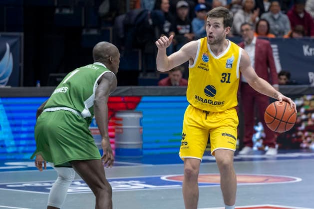 European North Basketball League, ENBL, 2025 2026 Syntainics MBC vs Hefte Helfen Bulls Kapfenberg Weissenfels, Germany 03 February 2026 In the picture from left Andrew Jones Kapfenberg and Spencer Reaves Weissenfels gestures, gestures, gestures, Weissenfels Stadthalle Weissenfels Sachsen Anhalt Germany