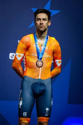 HOPPEZAK Vincent UEC Track Cycling European Championships Konya 2026 HOPPEZAK Vincent NED Netherlands Third Place Award Ceremony Medal Ceremony Podium Portrait Portrait Portrait Event Event UEC Track Cycling European Championships 2026 Category Category Cycling Track Cycling European Championships Location Location Asia Türkiye Konya Discipline Scratch Category Elite Men Distance 10 km Date Date 03 02 2026 Tuesday Day 3