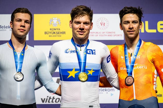 SAVEKIN Ilya, VOGEL Alex, HOPPEZAK Vincent UEC Track Cycling European Championships Konya 2026 SAVEKIN Ilya RUS Russia Second Place VOGEL Alex SUI Switzerland Winner First Place HOPPEZAK Vincent NED Netherlands Third Place Award Ceremony Medal Ceremony Podium Landscape horizontal Landscape Event Event UEC Track Cycling European Championships 2026 Category Category Cycling Track Cycling European Championships Location Location Asia Türkiye Konya Discipline Scratch Category Elite Men Distance 10 km Date Date 03 02 2026 Tuesday Day 3