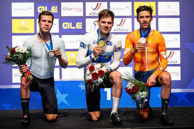 SAVEKIN Ilya, VOGEL Alex, HOPPEZAK Vincent UEC Track Cycling European Championships Konya 2026 SAVEKIN Ilya RUS Russia Second Place VOGEL Alex SUI Switzerland Winner First Place HOPPEZAK Vincent NED Netherlands Third Place Award Ceremony Medal Ceremony Podium Landscape horizontal Landscape Event Event UEC Track Cycling European Championships 2026 Category Category Cycling Track Cycling European Championships Location Location Asia Türkiye Konya Discipline Scratch Category Elite Men Distance 10 km Date Date 03 02 2026 Tuesday Day 3