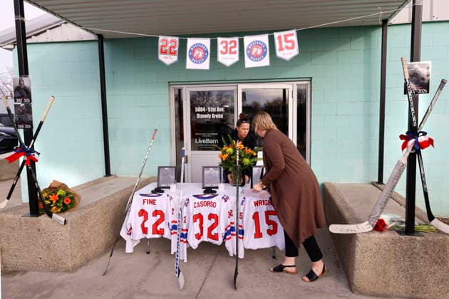 Ice hockey, three junior players killed in a car accident in Stavely, Canada