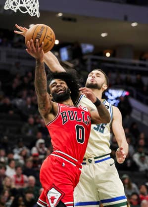 (260204) -- MILWAUKEE, Feb. 4, 2026 -- Chicago Bulls Coby White (L) drives to the basket against Milwaukee Bucks Pete Nance during the 2025-2026 NBA, Basketball Herren, USA regular season basketball game between Milwaukee Bucks and Chicago Bulls in Milwaukee, the United States, on Feb. 3, 2026. (Photo by Xinhua) (SP)U.S.-MILWAUKEE-BASKETBALL-NBA-BUCKS VS BULLS JoelxLerner 