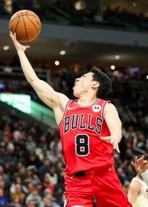 (260204) -- MILWAUKEE, Feb. 4, 2026 -- Chicago Bulls Kawamura Yuki drives to the basket during the 2025-2026 NBA, Basketball Herren, USA regular season basketball game between Milwaukee Bucks and Chicago Bulls in Milwaukee, the United States, on Feb. 3, 2026. (Photo by Xinhua) (SP)U.S.-MILWAUKEE-BASKETBALL-NBA-BUCKS VS BULLS JoelxLerner 
