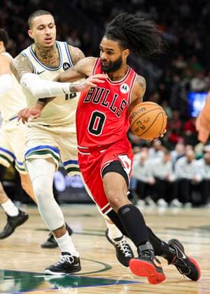 (260204) -- MILWAUKEE, Feb. 4, 2026 -- Chicago Bulls Coby White (R) drives the ball during the 2025-2026 NBA, Basketball Herren, USA regular season basketball game between Milwaukee Bucks and Chicago Bulls in Milwaukee, the United States, on Feb. 3, 2026. (Photo by Xinhua) (SP)U.S.-MILWAUKEE-BASKETBALL-NBA-BUCKS VS BULLS JoelxLerner 