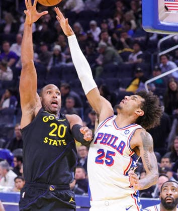(260204) -- SAN FRANCISCO, Feb. 4, 2026 -- Al Horford (L) of Golden State Warriors competes during the 2025-2026 NBA, Basketball Herren, USA regular season basketball game between Golden State Warriors and Philadelphia 76ers in San Francisco, the United States, Feb. 3, 2026. (Photo by Xinhua) (SP)U.S.-SAN FRANCISCO-BASKETBALL-NBA-WARRIORS VS 76ERS ArthurxDong 