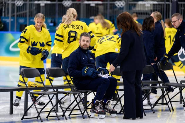 260204 hHead coach Ulf Lundberg of Sweden at a Ice hockey, Eishockey practice session during day -2 of the 2026 Winter Olympics on February 4, 2026 in Milan. Photo: Carl Sandin BILDBYRAN kod CS CS0847 ishockey ice hockey Olympic Games, Olympische Spiele, Olympia, OS olympics winter olympics os ol olympiska spel vinter-os olympiske leker milano cortina 2026 milan cortina 2026 milano cortina 2026 olympic games milano cortina 2026 winter olympic games milano cortina-os milano cortina-ol vinter-ol -2 bbeng *** 260204 hHead coach Ulf Lundberg of Sweden at an ice hockey practice session during day 2 of the 2026 Winter Olympics on February 4, 2026 in Milan Photo Carl Sandin BILDBYRAN code CS CS0847 ice hockey olympic games olympics winter olympics os ol olympiska spel vinter os olympiske leker milano cortina 2026 milan cortina 2026 milano cortina 2026 olympic games milano cortina 2026 winter olympic games milano cortina os milano cortina ol vinter ol 2 bbeng  Copyright: CARLxSANDIN BB260204CS013
