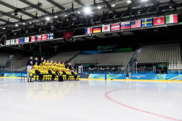 260204 Staff and players of Sweden pose for at team photo ahead of an Ice hockey, Eishockey practice session during day -2 of the 2026 Winter Olympics on February 4, 2026 in Milan. Photo: Carl Sandin BILDBYRAN kod CS CS0847 ishockey ice hockey Olympic Games, Olympische Spiele, Olympia, OS olympics winter olympics os ol olympiska spel vinter-os olympiske leker milano cortina 2026 milan cortina 2026 milano cortina 2026 olympic games milano cortina 2026 winter olympic games milano cortina-os milano cortina-ol vinter-ol -2 bbeng *** 260204 Staff and players of Sweden pose for at team photo ahead of an ice hockey practice session during day 2 of the 2026 Winter Olympics on February 4, 2026 in Milan Photo Carl Sandin BILDBYRAN code CS CS0847 ice hockey olympic games olympics winter olympics os ol olympiska spel vinter os olympiske leker milano cortina 2026 milan cortina 2026 milano cortina 2026 olympic games milano cortina 2026 winter olympic games milano cortina os milano cortina ol vinter ol 2 bbeng  Copyright: CARLxSANDIN BB260204CS038