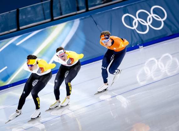 MILAN - Indra Medard of Belgium, Bart Swings of Belgium, and Stijn van de Bunt during a training session at the Milano Speed skating, Eisschnelllauf Stadium. The speed skaters are preparing for their participation in the Winter Olympics. SEM VAN DER WAL ANP xVIxANPxSportx xxANPxIVx 549618120 originalFilename: 549618120.jpg