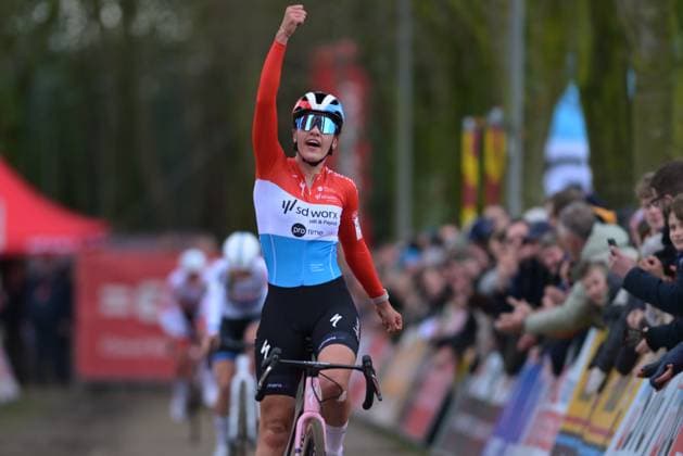 Luxembourgian Marie Schreiber celebrates as he crosses the finish line to win the women s elite race of the Parkcross cyclocross cycling event, race 6 7 in the Exact Cross competition, Wednesday 04 February 2026 in Maldegem. DAVIDxPINTENS  x161010311x
