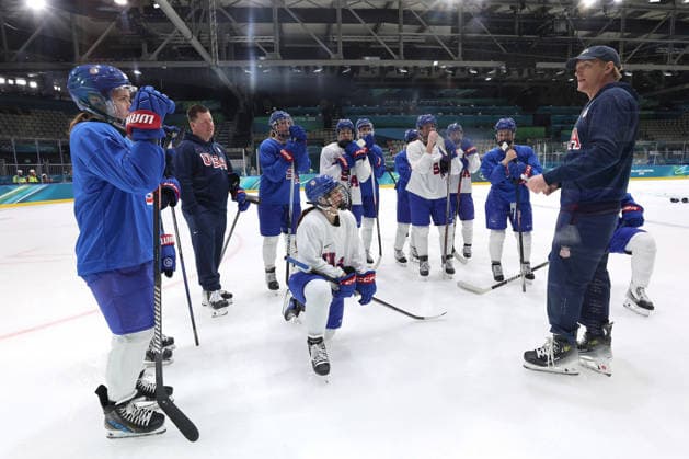 USA women s hockey head coach John Wroblewski talks with players during a practice on Wednesday, February 4, 2026, before the start of the Milan 2026 Winter Olympics.  OLY20260204330 AARONxJOSEFCZYK