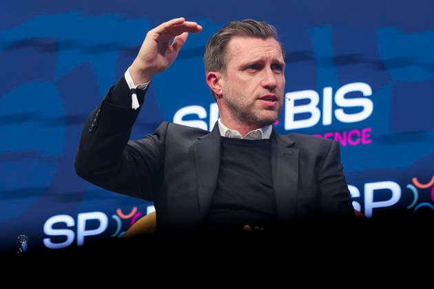 Sportvorstand Markus Kroesche (Eintracht Frankfurt) gestikuliert, SPOBIS Conference Day 1, SPOBIS Conference, Congress Center Hamburg am 04. February 2026 in Hamburg, Deutschland. (Foto von Marco Steinbrenner DeFodi Images) Sportvorstand Markus Kroesche (Eintracht Frankfurt) gestures, SPOBIS Conference Day 1, SPOBIS Conference, Congress Center Hamburg, February 4, 2026 in Hamburg, Germany. (Photo by Marco Steinbrenner DeFodi Images) - *** Chief Sports Officer Markus Kroesche Eintracht Frankfurt gestures, SPOBIS Conference Day 1, SPOBIS Conference, Congress Center Hamburg, February 4, 2026 in Hamburg, Germany Photo by Marco Steinbrenner DeFodi Images Chief Sports Officer Markus Kroesche Eintracht Frankfurt gestures, SPOBIS Conference Day 1, SPOBIS Conference, Congress Center Hamburg, February 4, 2026 in Hamburg, Germany Photo by Marco Steinbrenner DeFodi Images