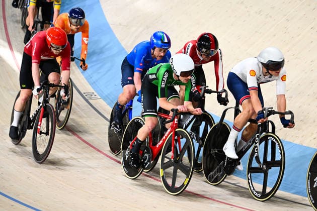 2026 UEC Track Elite European Championships Picture by Olly Hassell SWpix.com - 04 02 2026 - Cycling - 2026 UEC Track Elite European Championships - Konya Velodrome, Konya, Türkiye - Men s Omnium Scratch Race 1 4 - Henry Hobbs (Great Britain), Matti Dobbins (Ireland), Rasmus Lund Pedersen (Denmark) Copyright: x xSWpix.comx(t axPhotographyxHubxLtd)xOllyxHassell SWpix.comx SWP-3177-0783