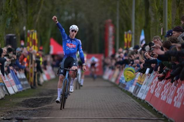 Belgian Niels Vandeputte celebrates as he crosses the finish line to win the men s elite race of the Parkcross cyclocross cycling event, race 6 7 in the Exact Cross competition, Wednesday 04 February 2026 in Maldegem. DAVIDxPINTENS  x161023374x
