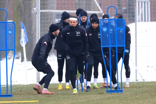 DEU, DFL, 2 FBL Hertha BSC, Training, 04 02 2026, Sportforum, Berlin, DEU, DFL, 2 FBL Hertha BSC, Training, im Bild Hertha Spielerkreis, Fabian Reese Hertha BSC Berlin 11 DFL regulations prohibit any use of Photographs as image sequences and or quasi video nordphotoxGmbHx xEngler nph00076