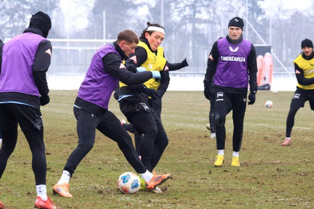 DEU, DFL, 2 FBL Hertha BSC, Training, 04 02 2026, Sportforum, Berlin, DEU, DFL, 2 FBL Hertha BSC, Training, im Bild Michael Cuisance Hertha BSC Berlin 10 , Fabian Reese Hertha BSC Berlin 11 , Marten Winkler Hertha BSC Berlin 22 DFL regulations prohibit any use of Photographs as image sequences and or quasi video nordphotoxGmbHx xEngler nph00076