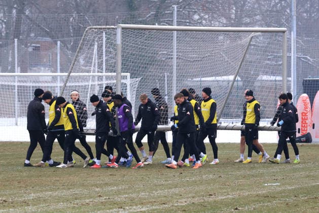 DEU, DFL, 2 FBL Hertha BSC, Training, 04 02 2026, Sportforum, Berlin, DEU, DFL, 2 FBL Hertha BSC, Training, im Bild Tortraeger, Hertha Spielerkreis DFL regulations prohibit any use of Photographs as image sequences and or quasi video nordphotoxGmbHx xEngler nph00076