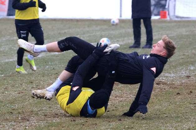DEU, DFL, 2 FBL Hertha BSC, Training, 04 02 2026, Sportforum, Berlin, DEU, DFL, 2 FBL Hertha BSC, Training, im Bild Josip Brekalo Hertha BSC Berlin 7 , Julian Eitschberger Hertha BSC Berlin 2 DFL regulations prohibit any use of Photographs as image sequences and or quasi video nordphotoxGmbHx xEngler nph00076