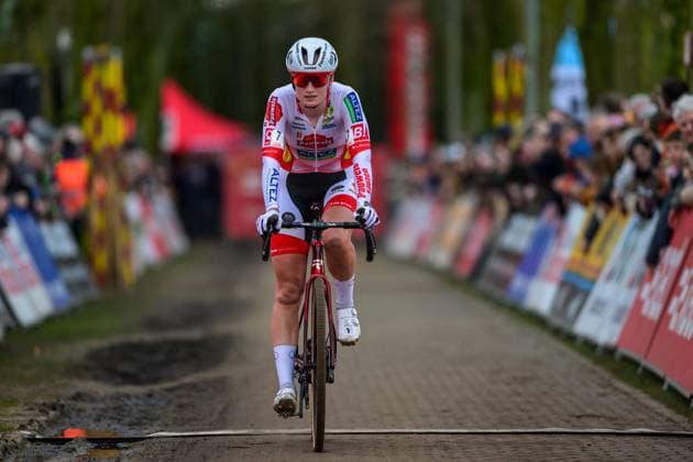 Dutch Leonie Bentveld crosses the finish line at the women s elite race of the Parkcross cyclocross cycling event, race 6 7 in the Exact Cross competition, Wednesday 04 February 2026 in Maldegem. DAVIDxPINTENS  x161036501x