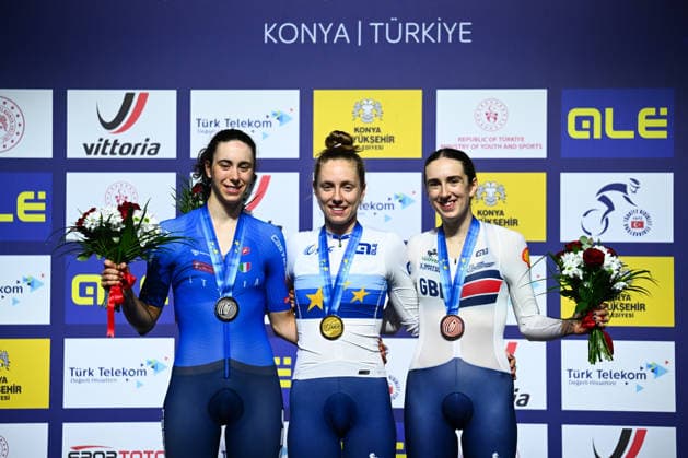 2026 UEC Track Elite European Championships Picture by Olly Hassell SWpix.com - 04 02 2026 - Cycling - 2026 UEC Track Elite European Championships - Konya Velodrome, Konya, Türkiye - Women™s Individual Pursuit Podium - Josie Knight (Great Britain) receives the Gold Medal to become European Champion, Federica Venturelli (Italy) Silver Medalist and Millie Couzens (Great Britain) Bronze Medalist Konya Konya Velodrome Türkiye Copyright: x xSWpix.comx(t axPhotographyxHubxLtd)xOllyxHassell SWpix.comx SWP-3177-0857
