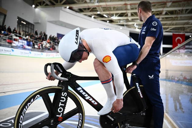 2026 UEC Track Elite European Championships Picture by Olly Hassell SWpix.com - 04 02 2026 - Cycling - 2026 UEC Track Elite European Championships - Konya Velodrome, Konya, Türkiye - Men™s Sprint - For Gold - Matthew Richardson (Great Britain) Konya Konya Velodrome Türkiye Copyright: x xSWpix.comx(t axPhotographyxHubxLtd)xOllyxHassell SWpix.comx SWP-3177-0876